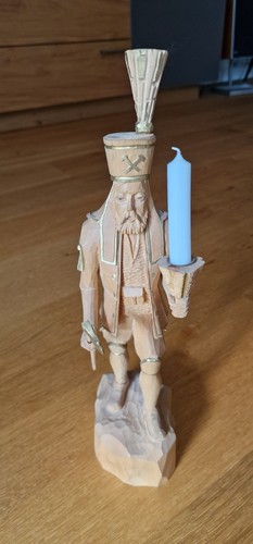 Holzfigur handgeschnitzt